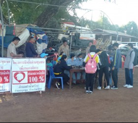 ท่านนายกฯ อิทธิพล วงษ์ศรีแก้ว นายก อบต. คำน้ำสร้าง พร้อมด้วยผู้นำชุมชน 11 หมู่บ้าน ร่วมจัดตั้งด่านชุมชนเพื่อรณรงค์การสวมหมวกนิรภัย100%